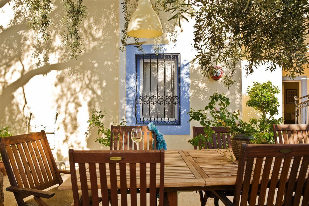 Merve Apartments: Central Bodrum Home with Street Cats Exterior photo